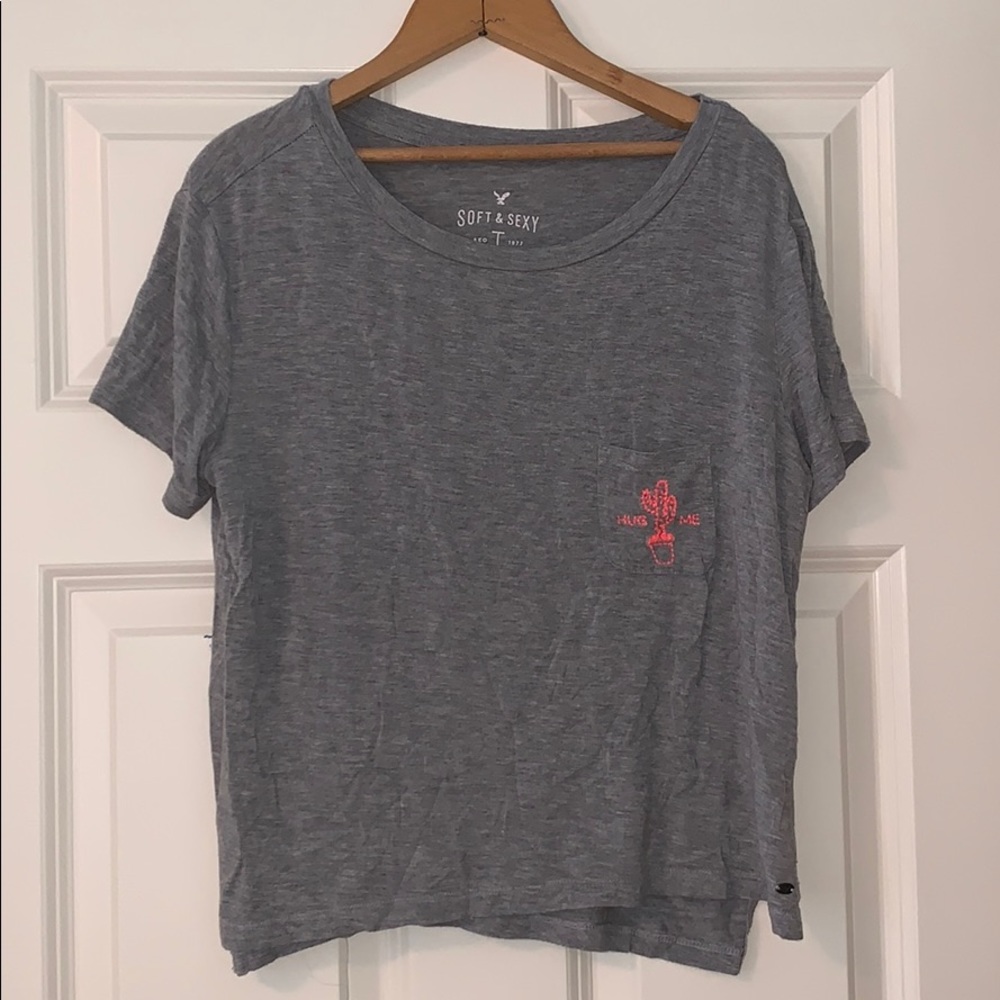 American Eagle size extra small hug me shirt